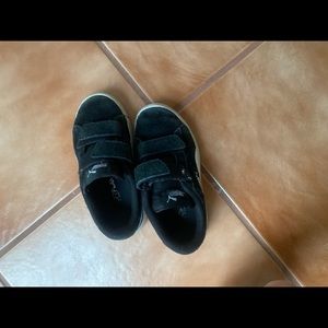 Black puma  sneakers